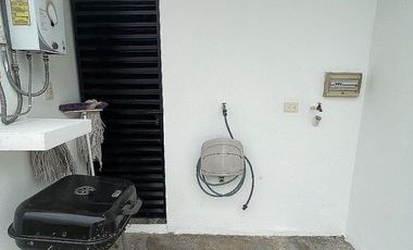 CASA EN RENTA SEMI AMUEBLADA CON PISCINA CERCA DE GRAN SANTA FE NORTE