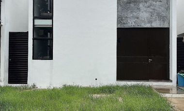 CASA EN RENTA SEMI AMUEBLADA CON PISCINA CERCA DE GRAN SANTA FE NORTE