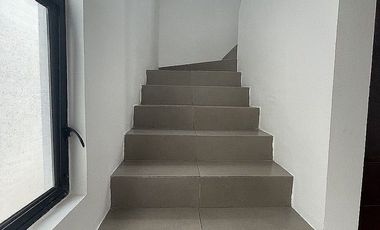 CASA EN RENTA SEMI AMUEBLADA CON PISCINA CERCA DE GRAN SANTA FE NORTE