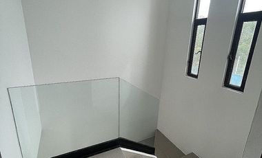 CASA EN RENTA SEMI AMUEBLADA CON PISCINA CERCA DE GRAN SANTA FE NORTE