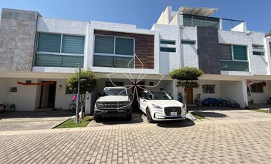 RESIDENCIA EN RENTA EN FRANCISCO SARABIA, ZAPOPAN