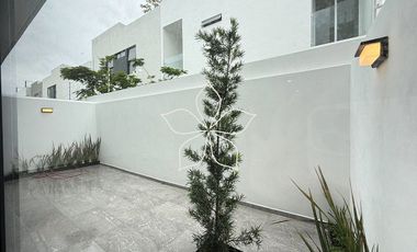 RESIDENCIA EN VENTA EN SOLARES, ZONA REAL, ZAPOPAN