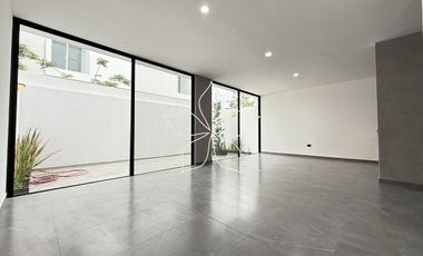 RESIDENCIA EN VENTA EN SOLARES, ZONA REAL, ZAPOPAN
