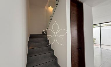 RESIDENCIA EN VENTA EN SOLARES, ZONA REAL, ZAPOPAN
