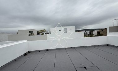 RESIDENCIA EN VENTA EN SOLARES, ZONA REAL, ZAPOPAN