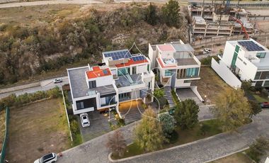 RESIDENCIA DE LUJO, PUERTA LAS LOMAS, ZONA DIAMANTE, JAL, ZAPOPAN.