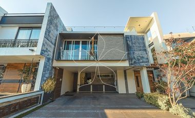 RESIDENCIA DE LUJO, PUERTA LAS LOMAS, ZONA DIAMANTE, JAL, ZAPOPAN.