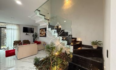 RESIDENCIA EN VENTA EN SOLARES, ZONA REAL, ZAPOPAN