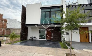 RESIDENCIA EN VENTA EN SOLARES, ZONA REAL, ZAPOPAN