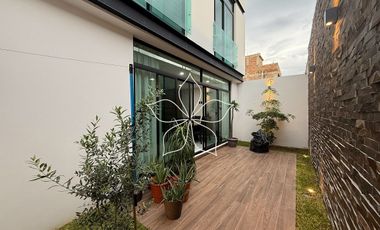 RESIDENCIA EN VENTA EN SOLARES, ZONA REAL, ZAPOPAN