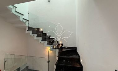RESIDENCIA EN VENTA EN SOLARES, ZONA REAL, ZAPOPAN