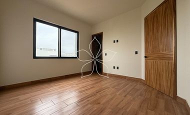 RESIDENCIA EN VENTA EN SOLARES, ZONA REAL, ZAPOPAN