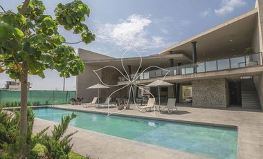 RESIDENCIA EN RENTA AMUEBLADA ZOI CAÑADAS