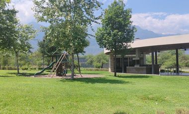 CASA en renta en privada Campestre Santiago