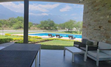 CASA en renta en privada Campestre Santiago