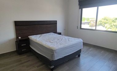 CASA en renta en privada Campestre Santiago