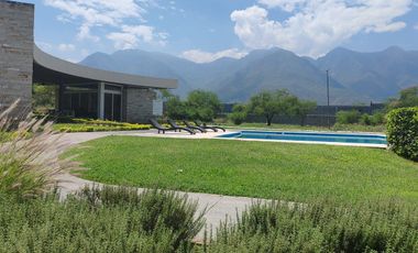 CASA en renta en privada Campestre Santiago