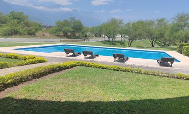 CASA en renta en privada Campestre Santiago