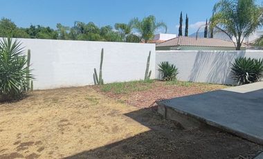CASA en renta en privada Campestre Santiago