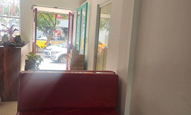 Centrico local frente a la Alameda Querétaro