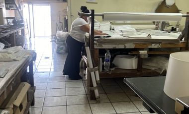 Venta Bodega a una cuadra de Calzada las Aguilas