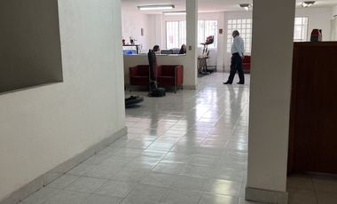 Venta Bodega a una cuadra de Calzada las Aguilas