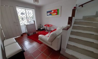 Casa de dos pisos en venta | Las Mercedes - Palmira