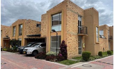 VENDO HERMOSA CASA EN CAJICA, CONJUNTO CERRADO.