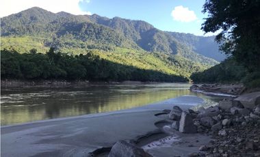 TERRENO CON RIO Y QUEBRADAS CHAZUTA