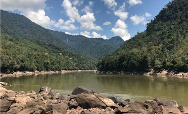 TERRENO CON RIO Y QUEBRADAS CHAZUTA