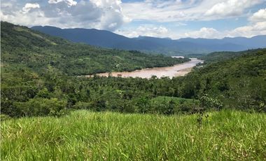 TERRENO CON RIO Y QUEBRADAS CHAZUTA