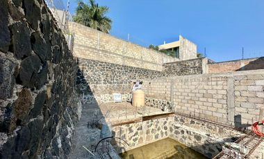 CASA CON ALBERCA Y JARDIN EN CUERNAVACA