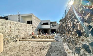 CASA CON ALBERCA Y JARDIN EN CUERNAVACA