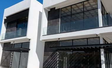 LOCALES EN VENTA SOBRE LA ERNESTO TALAVERA