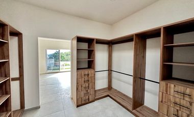 Casa en venta con alberca y jardin al sur de cuernavaca