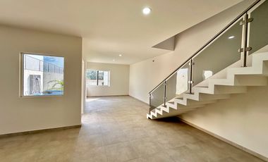 Casa en venta con alberca y jardin al sur de cuernavaca