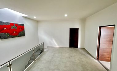 Casa en venta con alberca y jardin al sur de cuernavaca