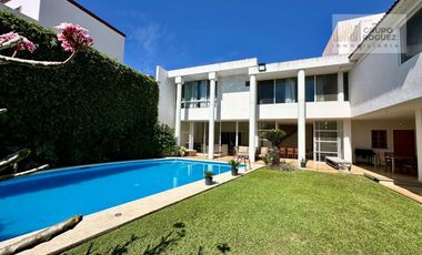 Enorme Propiedad frente al Lago de Exclusivo Kloster Sumiya Jiutepec. 4 Habitaciones