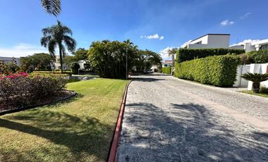 Enorme Propiedad frente al Lago de Exclusivo Kloster Sumiya Jiutepec. 4 Habitaciones