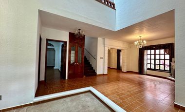 CASA  EN REFORMA AVENIDAS PRINCIPALES CON VIGILANCIA