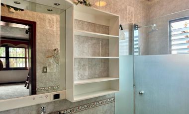 CASA  EN REFORMA AVENIDAS PRINCIPALES CON VIGILANCIA