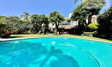 5 Recamaras con baño, bungalow, jardin y alberca enorme