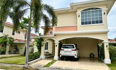 CASA EN VENTA EN COSTA SUR - VILLA VALENCIA