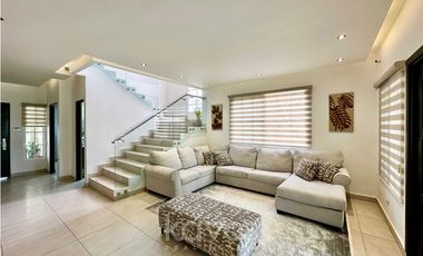 CASA EN VENTA EN COSTA SUR - VILLA VALENCIA