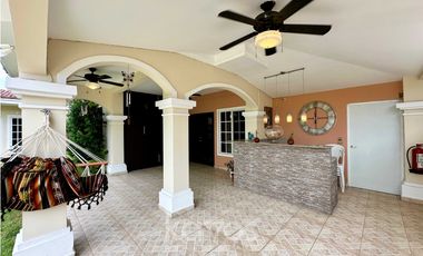 CASA EN VENTA EN COSTA SUR - VILLA VALENCIA