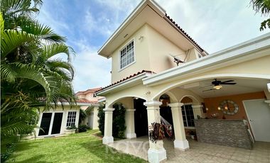 CASA EN VENTA EN COSTA SUR - VILLA VALENCIA