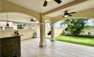 CASA EN VENTA EN COSTA SUR - VILLA VALENCIA