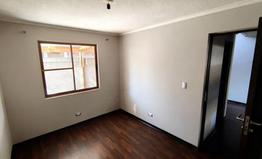 Se Arrienda Hermosa CASA 4D, 3B, 2E Limache