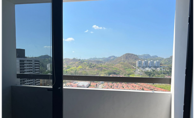 SE VENDE APARTAMENTO EN PH CONDADO COUNTRY CLUB CON 2 BALCONES