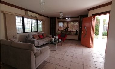 vendo hermosa casa en Villa lucre